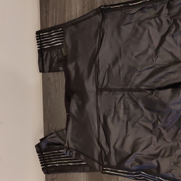 Victoria's secret 7/8 legging size L New - Picture 3 of 5